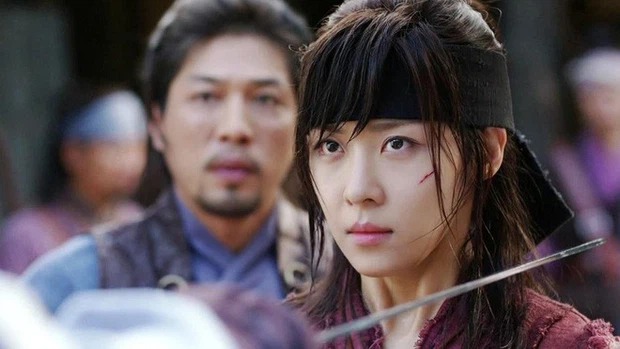8 mỹ nhân Kbiz giả trai trên màn ảnh: Son Ye Jin tạo hình hài hước, Park Min Young dù thư sinh vẫn cực xinh - Ảnh 5 8 mỹ nhân Kbiz giả trai trên màn ảnh: Son Ye Jin tạo hình hài hước, Park Min Young dù thư sinh vẫn cực xinh - Ảnh 5