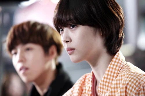 8 mỹ nhân Kbiz giả trai trên màn ảnh: Son Ye Jin tạo hình hài hước, Park Min Young dù thư sinh vẫn cực xinh - Ảnh 15 8 mỹ nhân Kbiz giả trai trên màn ảnh: Son Ye Jin tạo hình hài hước, Park Min Young dù thư sinh vẫn cực xinh - Ảnh 15