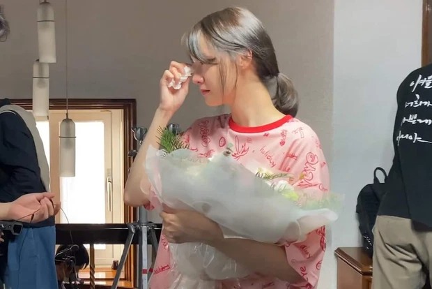 Yoona lộ mặt mộc, mắt sưng húp, nhan sắc liệu còn xứng danh 'nữ thần' như bao người ngợi ca? - Ảnh 2 Yoona lộ mặt mộc, mắt sưng húp, nhan sắc liệu còn xứng danh 'nữ thần' như bao người ngợi ca? - Ảnh 2
