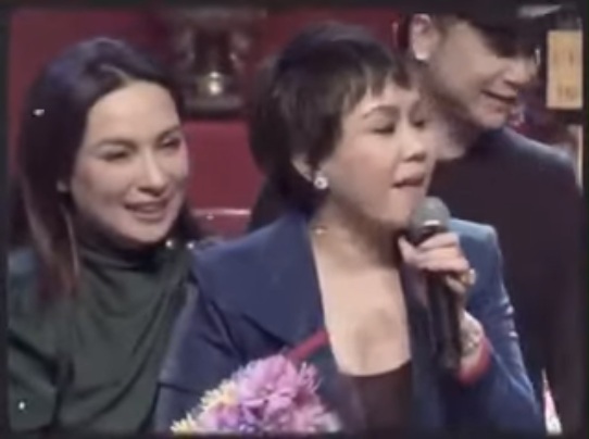 Việt Hương ôn lại nhiều kỷ niệm bên Phi Nhung. Ảnh: Chụp màn hình Việt Hương ôn lại nhiều kỷ niệm bên Phi Nhung. Ảnh: Chụp màn hình