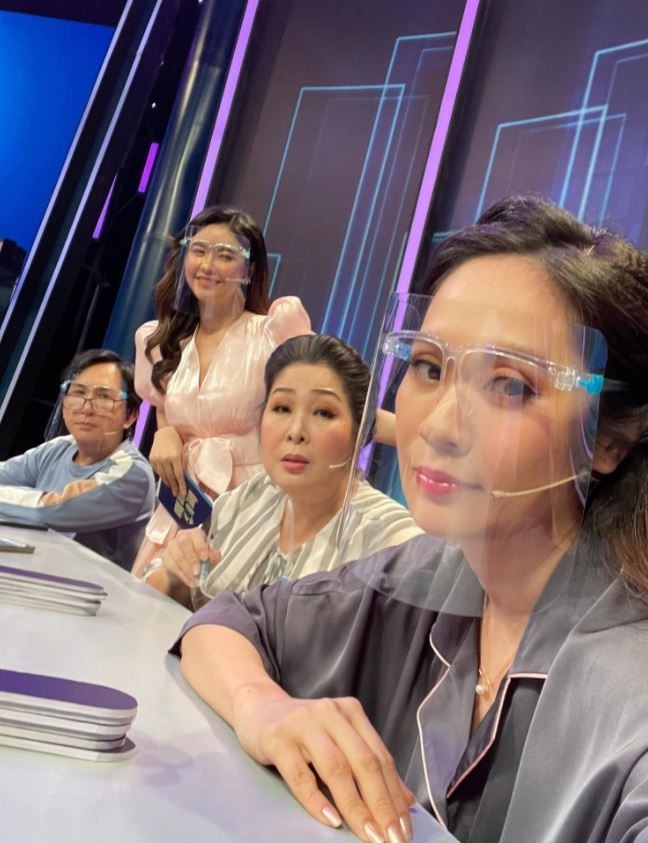 Các nghệ sĩ không khỏi háo hức trong ngày gặp gỡ trở lại. Ảnh: FBNV