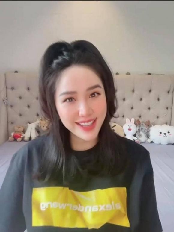 Bảo Thy lộ diện phốp pháp như mẹ bỉm sau khi tận lực phủ nhận chuyện có con với chồng đại gia - Ảnh 1 Bảo Thy lộ diện phốp pháp như mẹ bỉm sau khi tận lực phủ nhận chuyện có con với chồng đại gia - Ảnh 1