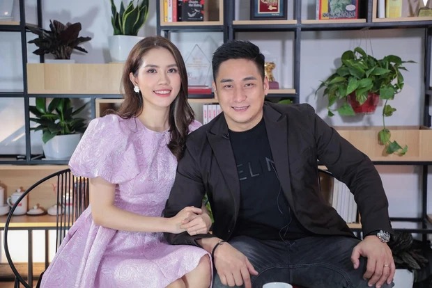 Minh Tiệp và bà xã kém 13 tuổi Thùy Dương. Ảnh: FBNV