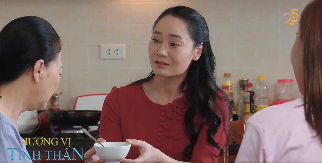 Hương vị tình thân phần 2 tập 54: 'Át chủ bài' của ông Sinh lộ diện, Thy bật chế độ nghi ngờ ông Tấn - Ảnh 2 Hương vị tình thân phần 2 tập 54: 'Át chủ bài' của ông Sinh lộ diện, Thy bật chế độ nghi ngờ ông Tấn - Ảnh 2