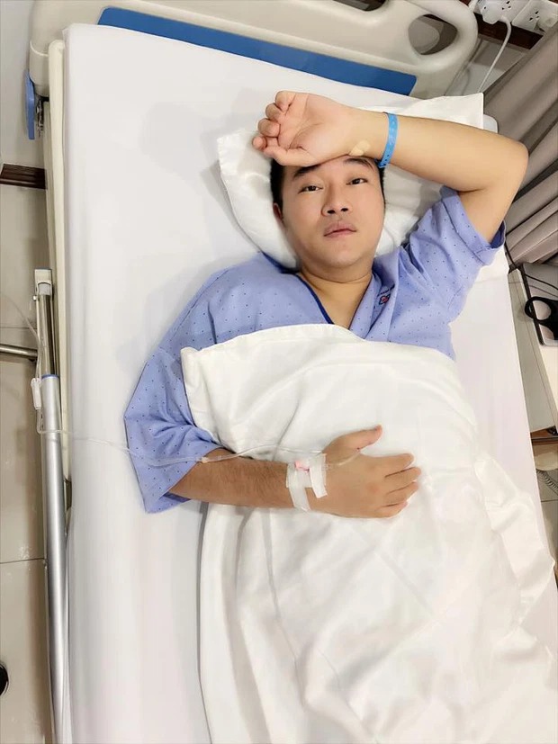 Sao Việt 15/10: Lộ ảnh cận mặt chồng đầu của Phi Nhung, một nam ca sĩ khiến loạt sao Việt hốt hoảng và lo lắng - Ảnh 3 Sao Việt 15/10: Lộ ảnh cận mặt chồng đầu của Phi Nhung, một nam ca sĩ khiến loạt sao Việt hốt hoảng và lo lắng - Ảnh 3