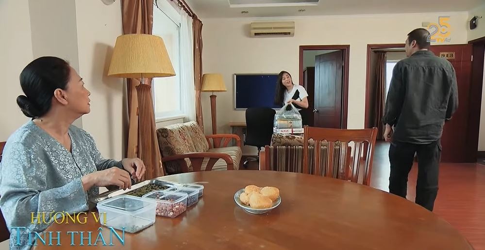 Hương vị tình thân phần 2 tập 60: Bà Sa hoảng loạn, đón nhận hung tin từ Thy - Ảnh 1 Hương vị tình thân phần 2 tập 60: Bà Sa hoảng loạn, đón nhận hung tin từ Thy - Ảnh 1