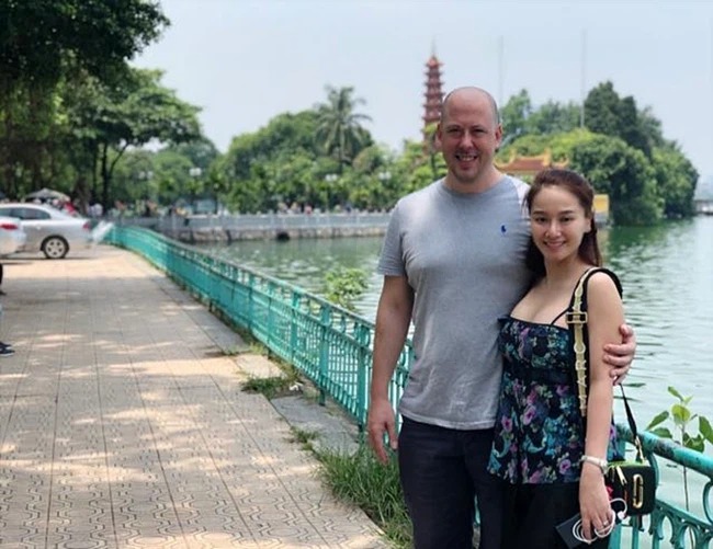 Thu Phượng hiện tại đã có cuộc sống hạnh phúc bên chồng tây. Ảnh: FBNV Thu Phượng hiện tại đã có cuộc sống hạnh phúc bên chồng tây. Ảnh: FBNV