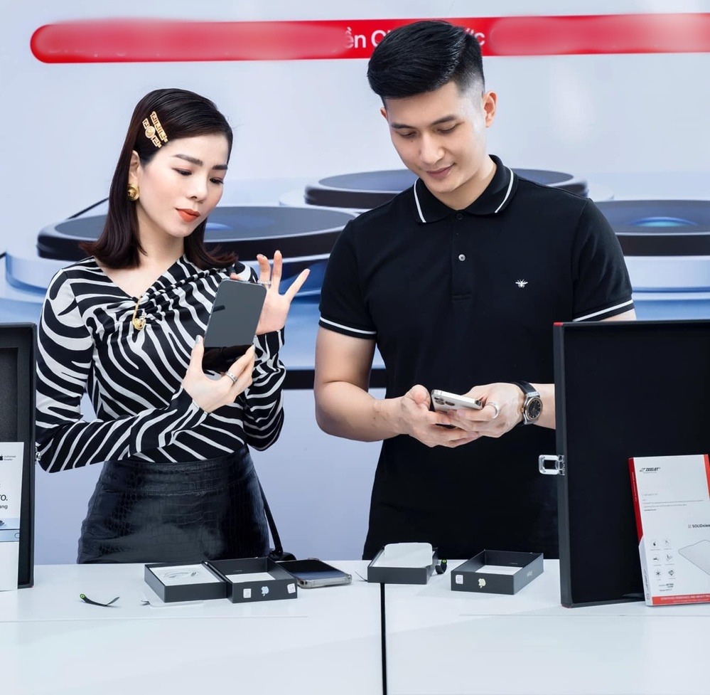 Liên tục 'dính như sam' với Lâm Bảo Châu, Lệ Quyên thích thú 'đổi gió' với tư thế lạ 2 Liên tục 'dính như sam' với Lâm Bảo Châu, Lệ Quyên thích thú 'đổi gió' với tư thế lạ 2