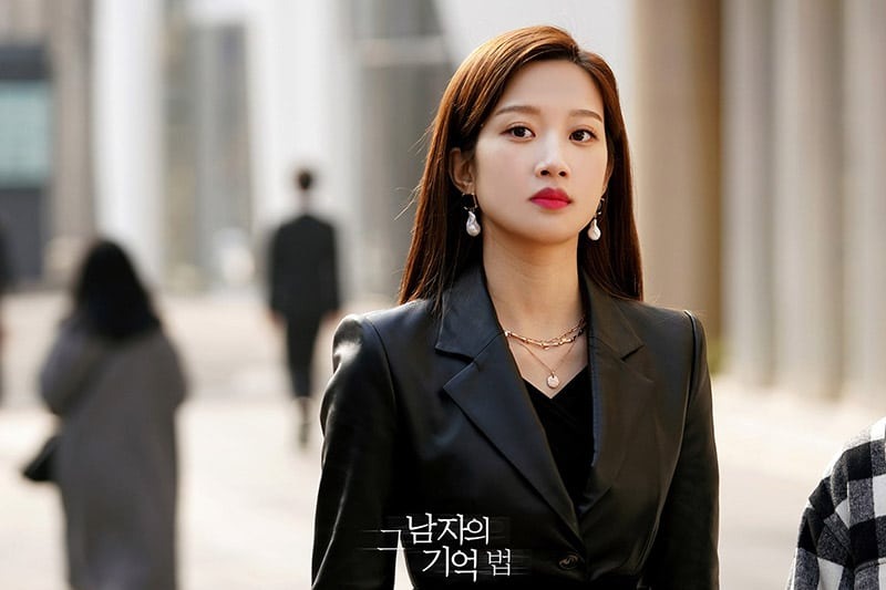 10 mỹ nhân Kbiz xinh đẹp nhất màn ảnh Hàn: Loạt 'chị đại' Son Ye Jin, Song Hye Kyo bị đánh bật 4