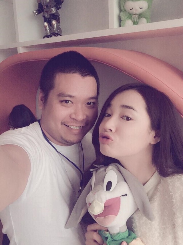 Làm vợ Trường Giang 3 năm, Nhã Phương bất ngờ công khai thân mật bên người đàn ông lạ mặt 3 Làm vợ Trường Giang 3 năm, Nhã Phương bất ngờ công khai thân mật bên người đàn ông lạ mặt 3