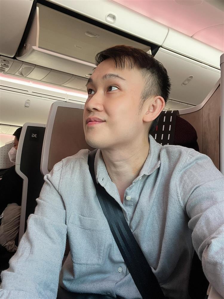 Em trai Hoài Linh mới đây tiết lộ đang trên đường sang Mỹ. Ảnh: FBNV Em trai Hoài Linh mới đây tiết lộ đang trên đường sang Mỹ. Ảnh: FBNV