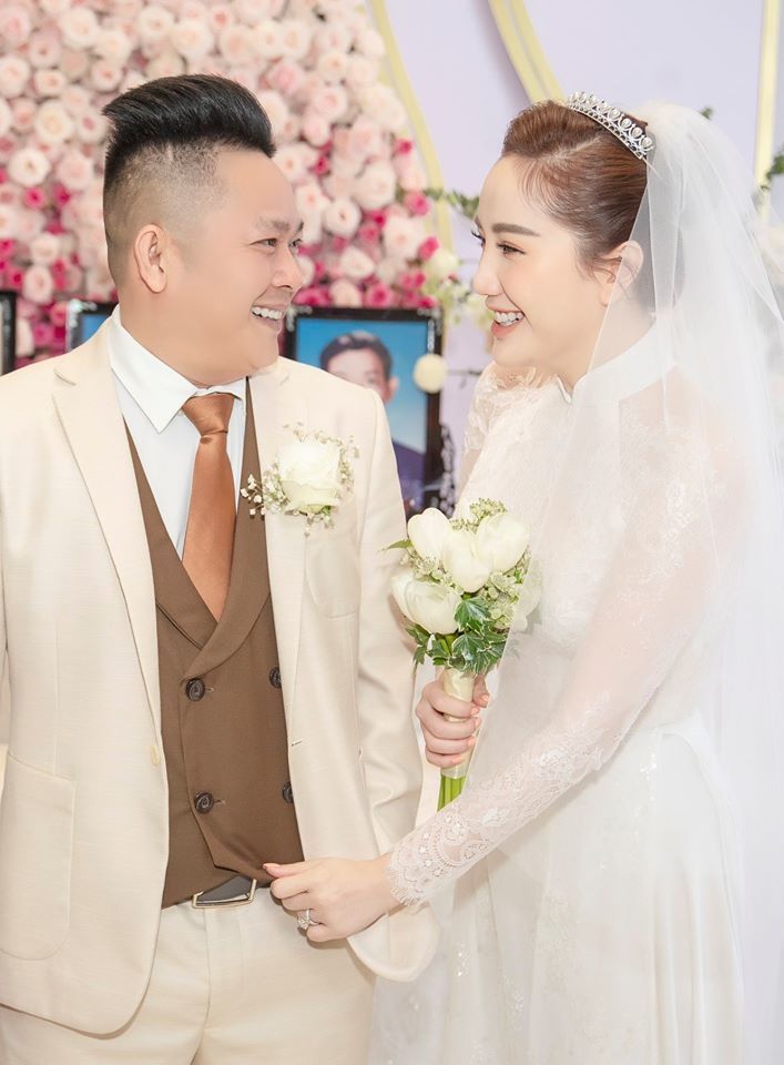 'Mẹ bỉm' Bảo Thy lộ diện sau khi công khai quý tử đầu lòng, nhan sắc thế nào mà khiến dân tình xôn xao? 4 'Mẹ bỉm' Bảo Thy lộ diện sau khi công khai quý tử đầu lòng, nhan sắc thế nào mà khiến dân tình xôn xao? 4
