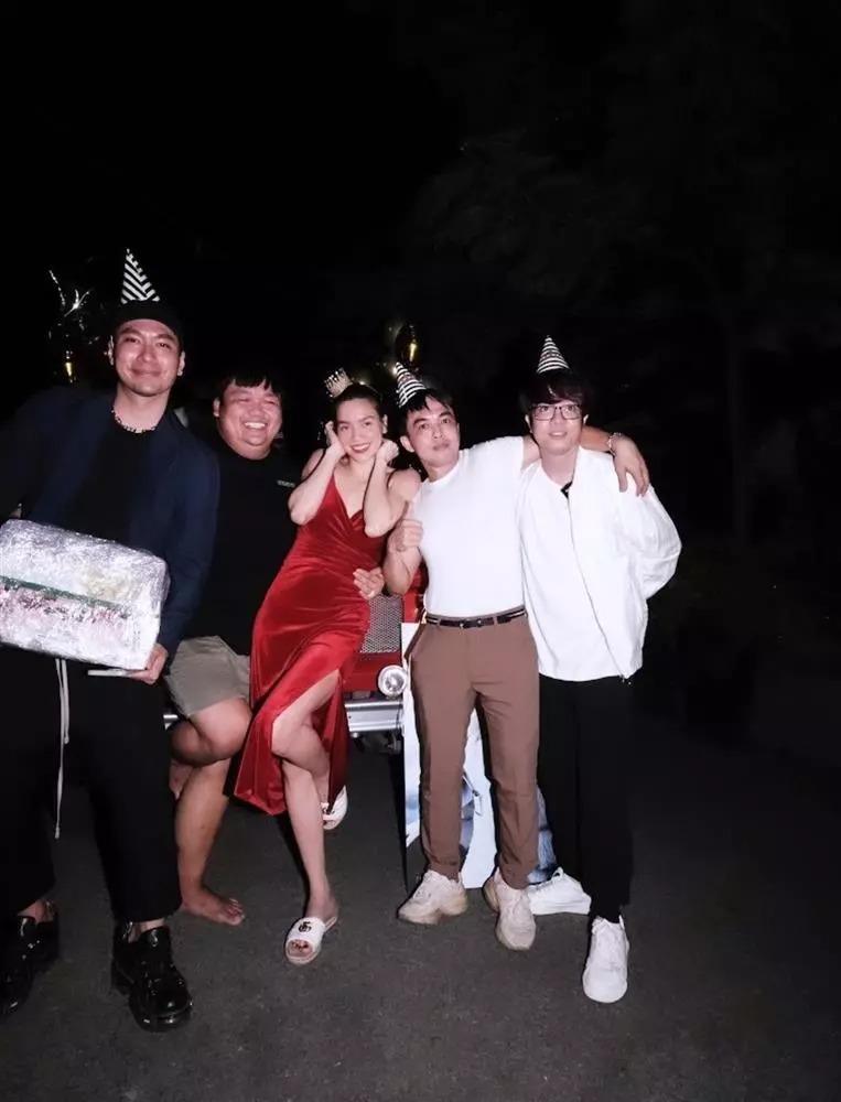 Không chỉ Kim Lý, Hồ Ngọc Hà còn được loạt nam thần tung hô như 'bà hoàng' trong ngày đặc biệt - Ảnh 3 Không chỉ Kim Lý, Hồ Ngọc Hà còn được loạt nam thần tung hô như 'bà hoàng' trong ngày đặc biệt - Ảnh 3
