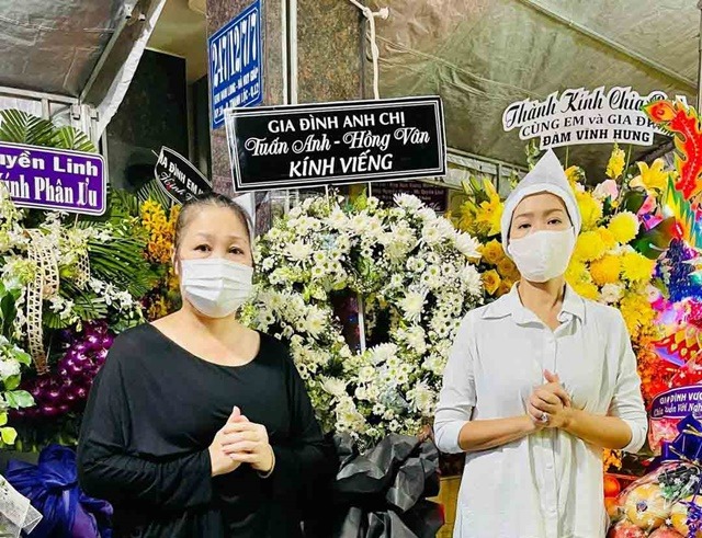 Hình ảnh tiều tụy của NS Trịnh Kim Chi trong tang lễ mẹ khiến khiến không ít người lo lắng. Ảnh: Internet