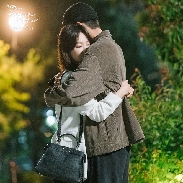 Song Hye Kyo rò rỉ ảnh mùi mẫn bên 'tình màn ảnh', nghi vấn nối bước Song Joong Ki hậu tái xuất - Ảnh 2