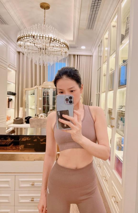 Lệ Quyên tiết lộ vòng eo dưới 59 cm. Ảnh: FBNV Lệ Quyên tiết lộ vòng eo dưới 59 cm. Ảnh: FBNV