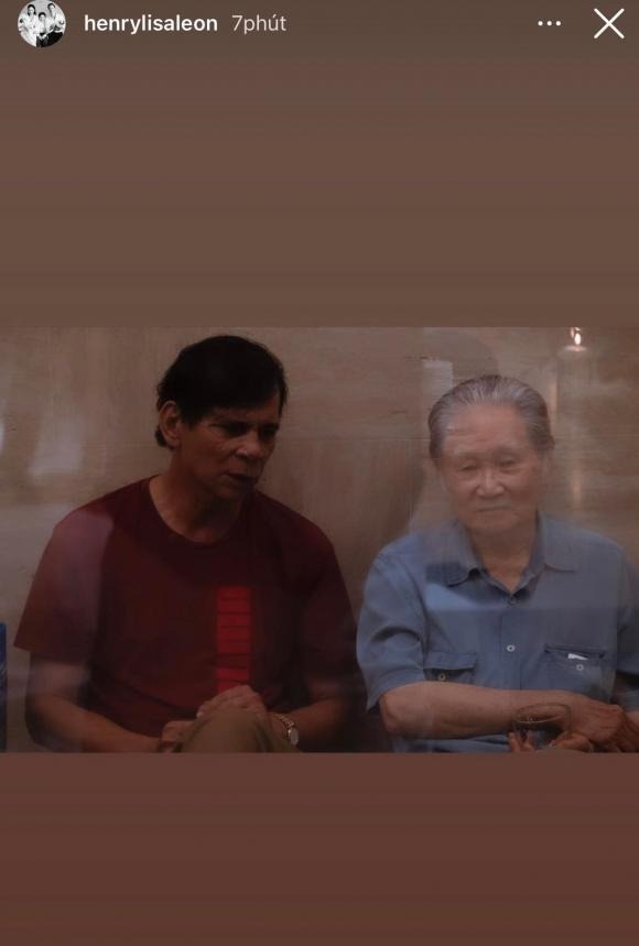 Hai ông thông gia chăm chú trò chuyện cùng nhau. Ảnh: IG Hai ông thông gia chăm chú trò chuyện cùng nhau. Ảnh: IG
