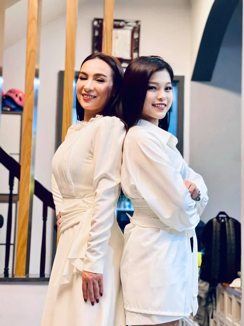 Gửi thông điệp ngầm đến Hồ Văn Cường, con gái nuôi Phi Nhung bất ngờ 'gặp họa' - Ảnh 2 Gửi thông điệp ngầm đến Hồ Văn Cường, con gái nuôi Phi Nhung bất ngờ 'gặp họa' - Ảnh 2