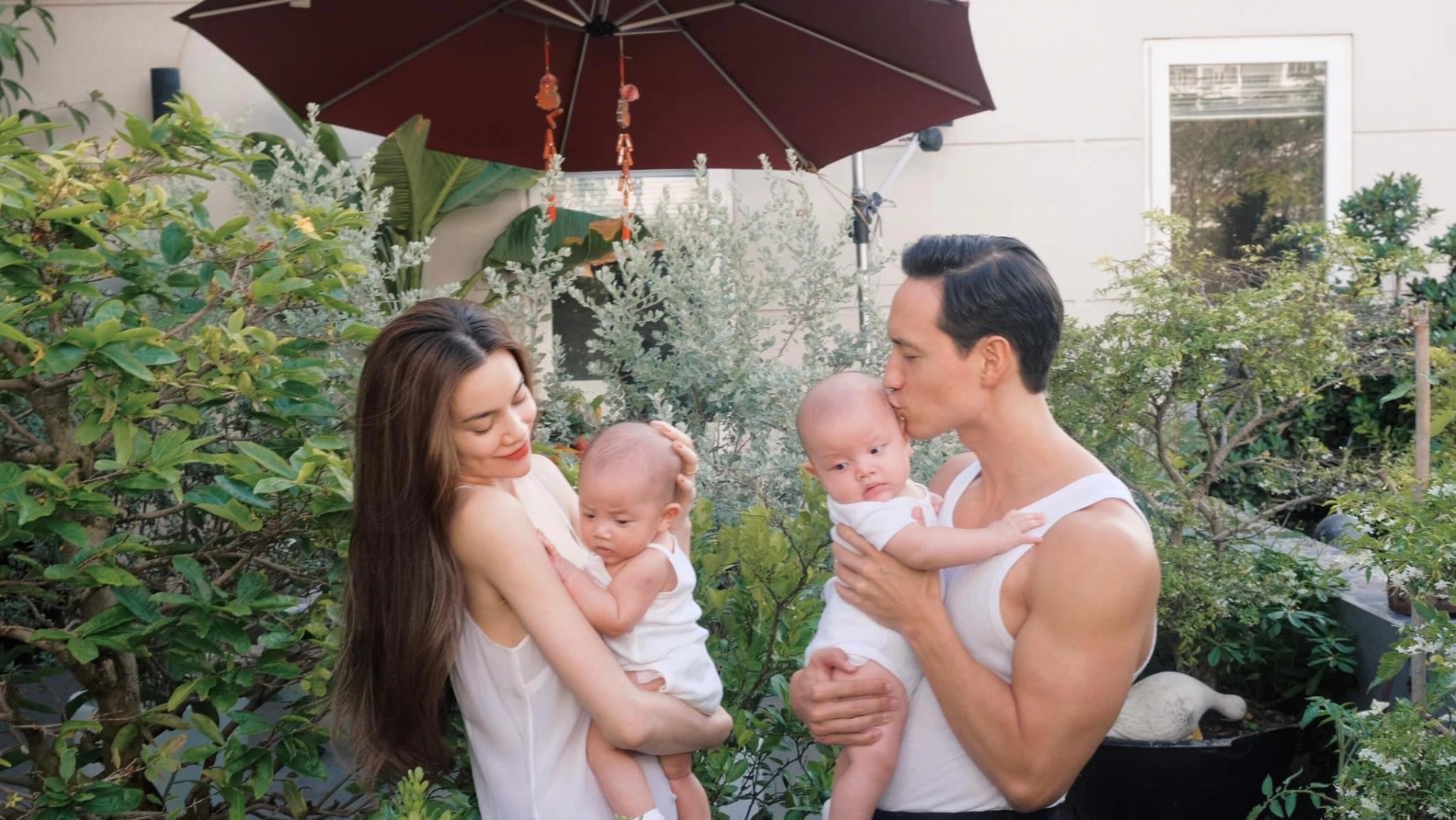 Hồ Ngọc Hà có cuộc sống hôn nhân hạnh phúc bên Kim Lý. Ảnh: FBNV