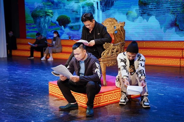 Bất ngờ với gương mặt nghệ sĩ hài miền Nam xuất hiện tại Táo Quân 2022 - Ảnh 2 Bất ngờ với gương mặt nghệ sĩ hài miền Nam xuất hiện tại Táo Quân 2022 - Ảnh 2