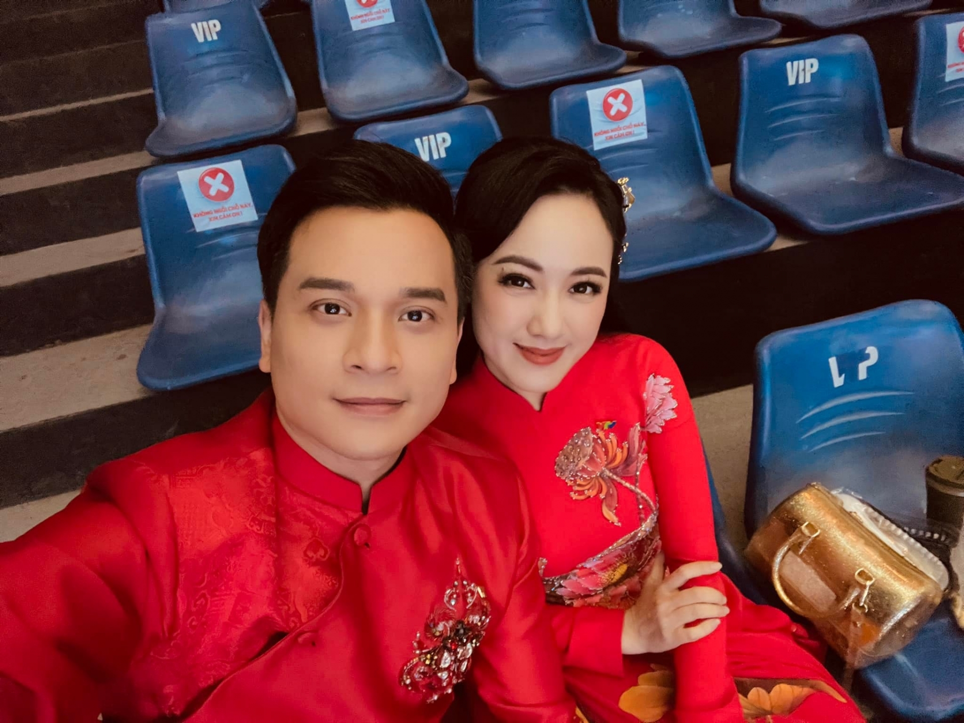 BTV Hoài Anh dịu dàng bên 'nam thần' màn ảnh, nhan sắc thế nào mà khiến dân tình hiểu lầm? - Ảnh 1