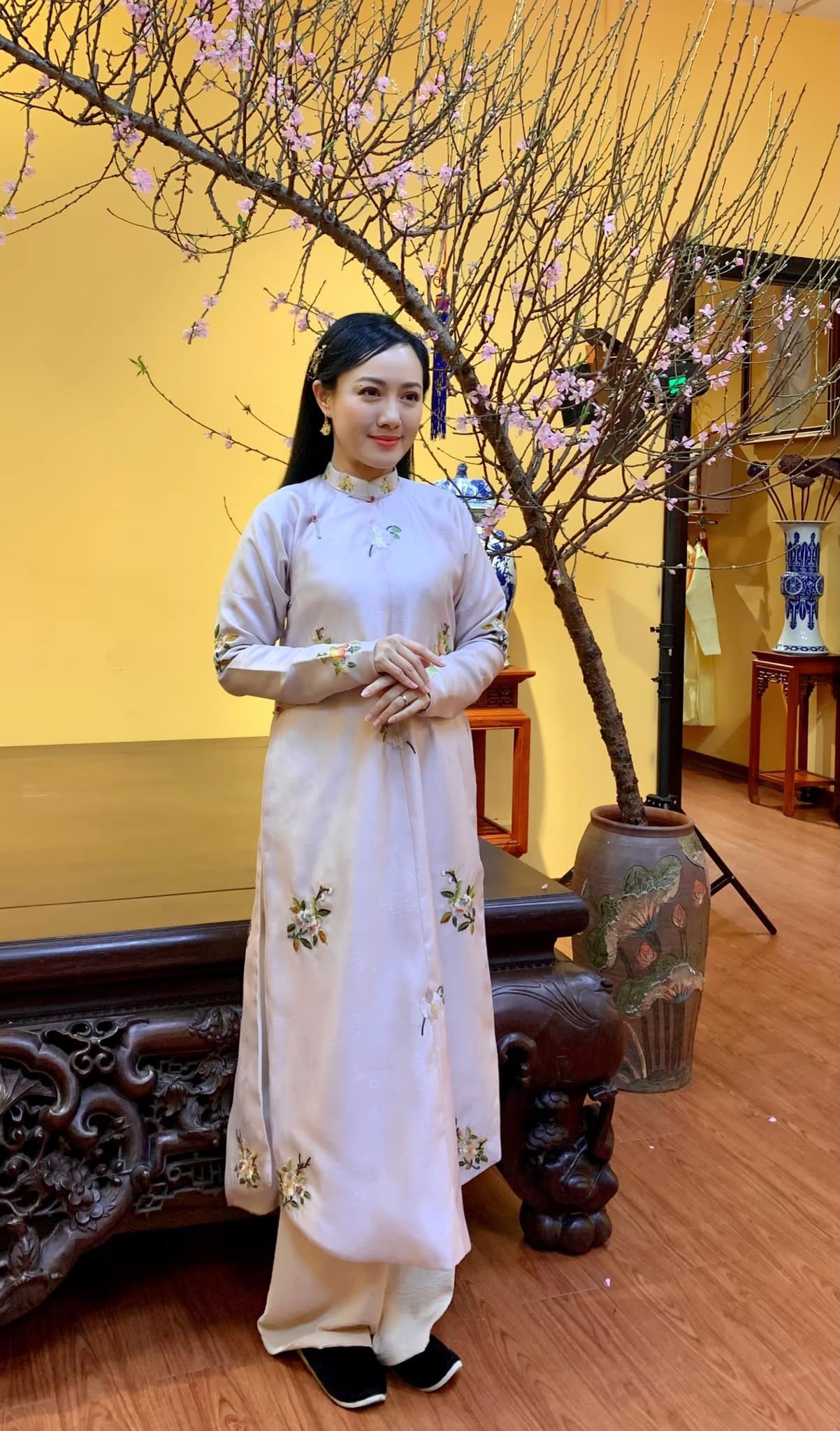 BTV Hoài Anh dịu dàng bên 'nam thần' màn ảnh, nhan sắc thế nào mà khiến dân tình hiểu lầm? - Ảnh 2