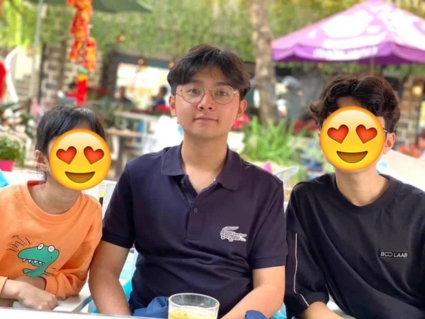 Diện mạo trưởng thành ngỡ ngàng của cậu bé đọc vè chúc Tết quảng cáo gây sốt màn ảnh một thời 6 Diện mạo trưởng thành ngỡ ngàng của cậu bé đọc vè chúc Tết quảng cáo gây sốt màn ảnh một thời 6