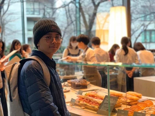 Diện mạo trưởng thành ngỡ ngàng của cậu bé đọc vè chúc Tết quảng cáo gây sốt màn ảnh một thời 5 Diện mạo trưởng thành ngỡ ngàng của cậu bé đọc vè chúc Tết quảng cáo gây sốt màn ảnh một thời 5