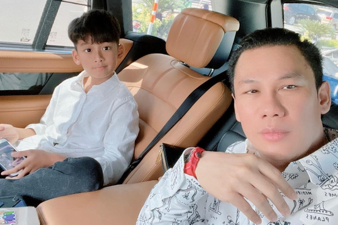 Đức Huy thường xuyên có những lần hiện diện, khoe cậu con trai ngày càng khôn lớn. Ảnh: FBNV