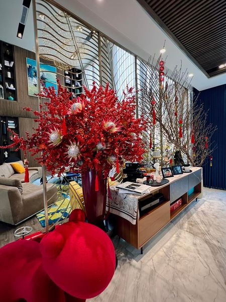 Sao Việt háo hức đón năm mới Nhâm Dần 2022: Mỹ Tâm tiếp tục thông lệ cũ, Đàm Vĩnh Hưng 'chơi lớn' trong biệt thự - Ảnh 1