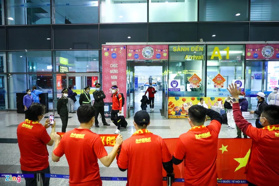 Đội tuyển Trung Quốc tới Việt Nam, thủ quân đội bạn quyết hạ Việt Nam để làm 'quà Tết' cho CĐV 1 Đội tuyển Trung Quốc tới Việt Nam, thủ quân đội bạn quyết hạ Việt Nam để làm 'quà Tết' cho CĐV 1