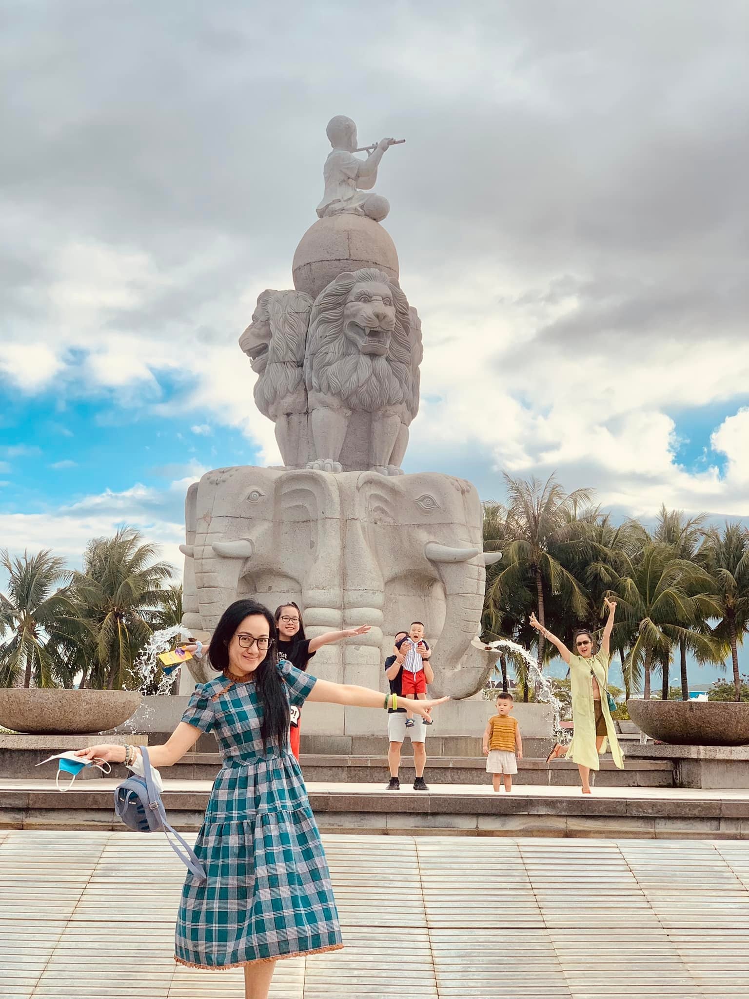 BTV Hoài Anh du xuân cùng gia đình. Ảnh: FBNV