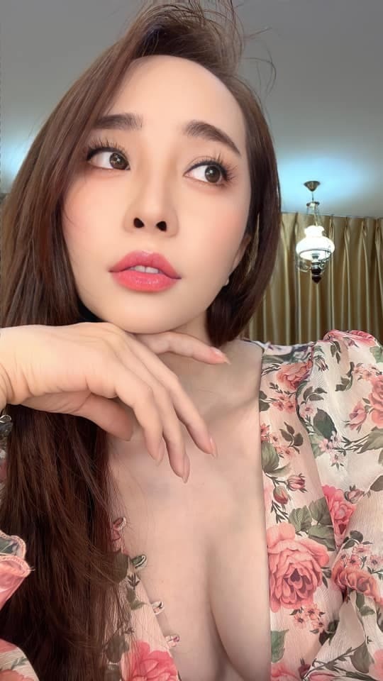 Quỳnh Nga khoe đường cong khiến dân tình 'ngộp thở', 'tình tin đồn' Việt Anh lập tức có động thái - Ảnh 1 Quỳnh Nga khoe đường cong khiến dân tình 'ngộp thở', 'tình tin đồn' Việt Anh lập tức có động thái - Ảnh 1