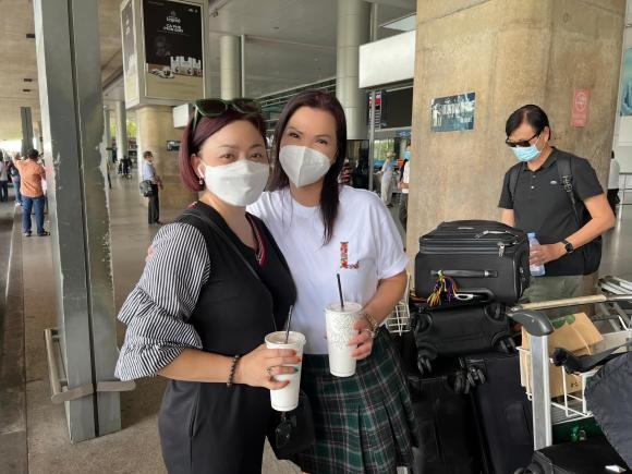 Ca sĩ Phương Loan lần đầu trở về nước kể từ sau khi NS Chí Tài qua đời. Ảnh: FBNV Ca sĩ Phương Loan lần đầu trở về nước kể từ sau khi NS Chí Tài qua đời. Ảnh: FBNV