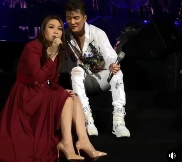 Sao Việt 17/2: Thân mật bên Mỹ Tâm khiến Đàm Vĩnh Hưng lao đao, Hari Won động thái lạ khi Trấn Thành gặp 'hạn' - Ảnh 1 Sao Việt 17/2: Thân mật bên Mỹ Tâm khiến Đàm Vĩnh Hưng lao đao, Hari Won động thái lạ khi Trấn Thành gặp 'hạn' - Ảnh 1