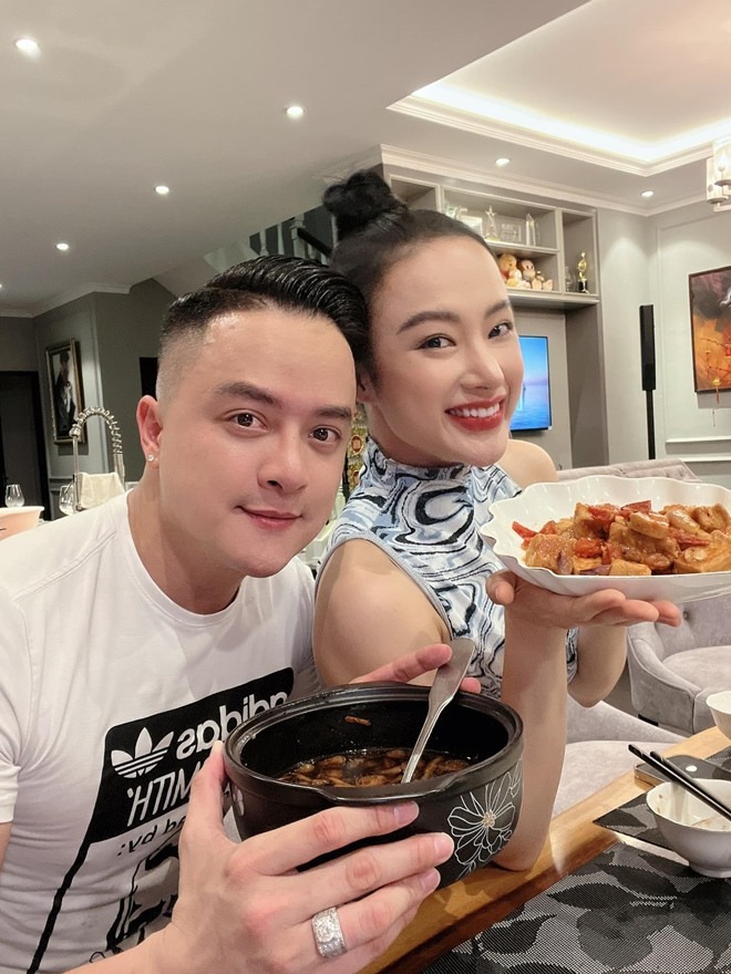 Sao Việt 25/2: Bà xã Chí Tài lộ 'con người thật' sau ít ngày hồi hương về VN, con gái Phi Nhung báo tin cực vui - Ảnh 4 Sao Việt 25/2: Bà xã Chí Tài lộ 'con người thật' sau ít ngày hồi hương về VN, con gái Phi Nhung báo tin cực vui - Ảnh 4