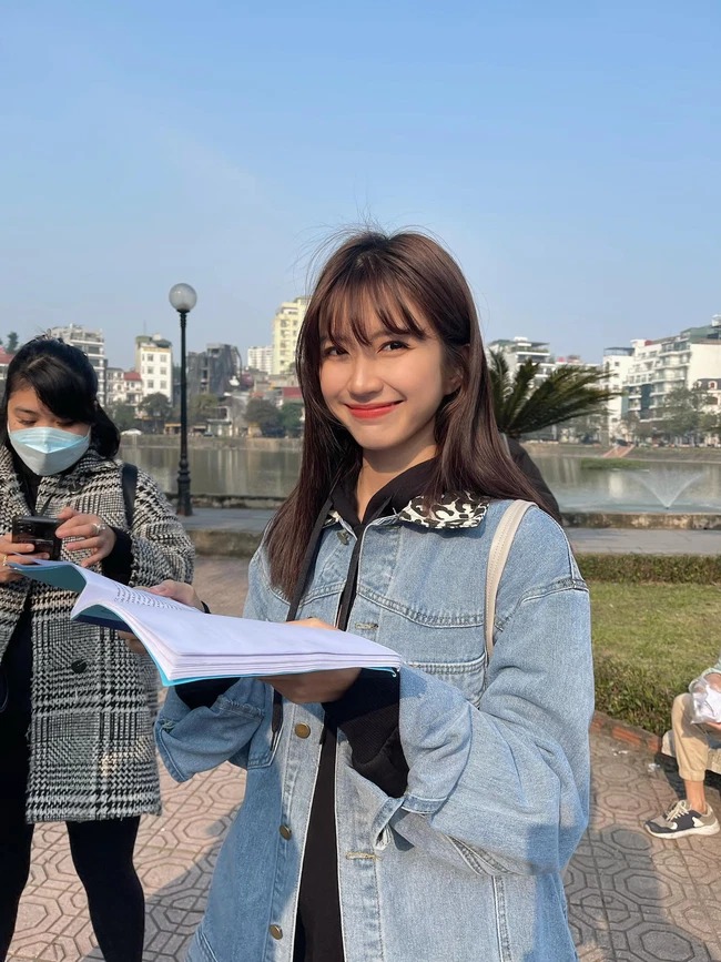 Ngọc Huyền xinh đẹp phía hậu trường. Ảnh: FBNV Ngọc Huyền xinh đẹp phía hậu trường. Ảnh: FBNV