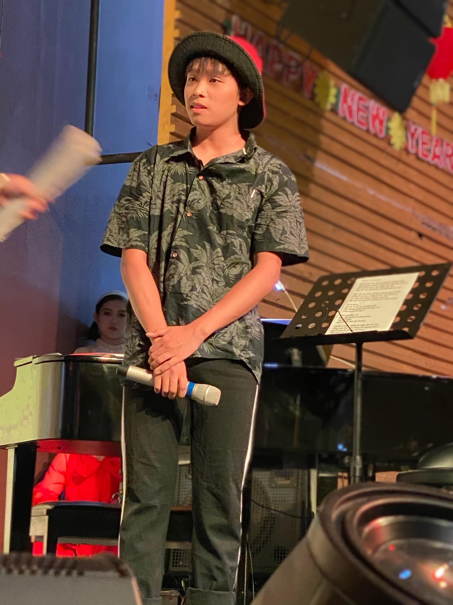 Sao Việt 1/3: Khó tin với hình ảnh mới của Hồ Văn Cường, Vy Oanh cùng chồng đại gia 'vượt mặt' loạt sao Việt - Ảnh 1