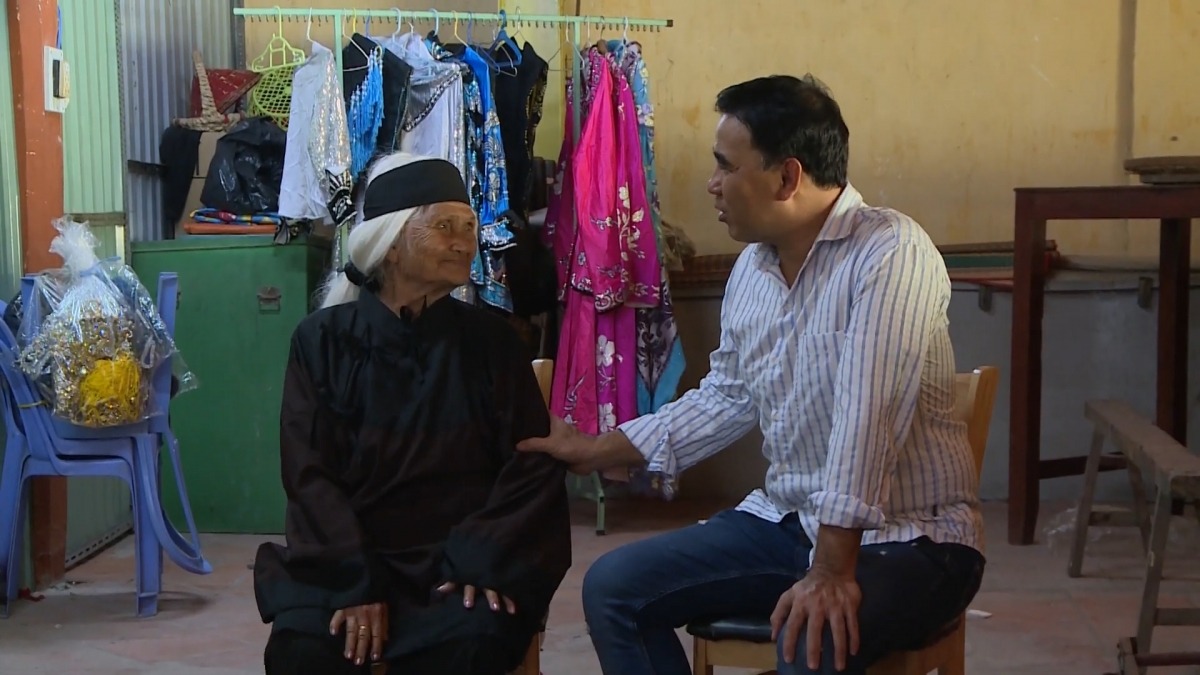 MC Quyền Linh tiếp tục có hành động để lộ con người thật khiến bao người lên tiếng cảm thán - Ảnh 1