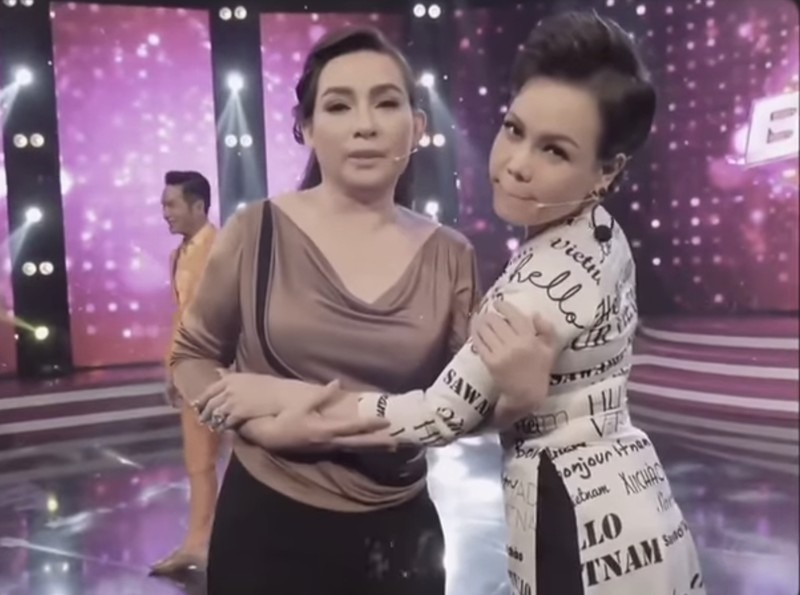 Sao Việt 7/3: Mỹ Tâm gọi tên người đàn ông đặc biệt khi nhận tin vui lớn, Việt Hương hé lộ 'chuyên tâm linh' về Phi Nhung - Ảnh 3 Sao Việt 7/3: Mỹ Tâm gọi tên người đàn ông đặc biệt khi nhận tin vui lớn, Việt Hương hé lộ 'chuyên tâm linh' về Phi Nhung - Ảnh 3
