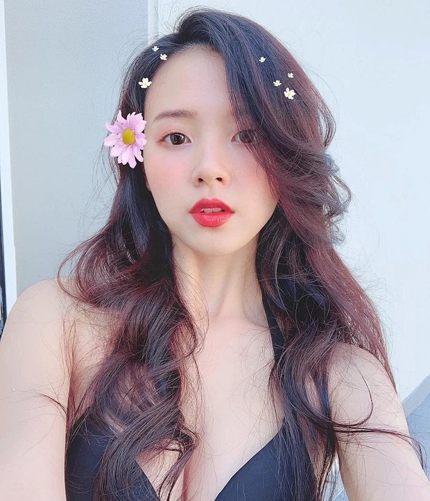 Thời gian gần đây, Midu thường xuyên có những màn lên đồ o ép vòng 1. Ảnh: FBNV Thời gian gần đây, Midu thường xuyên có những màn lên đồ o ép vòng 1. Ảnh: FBNV
