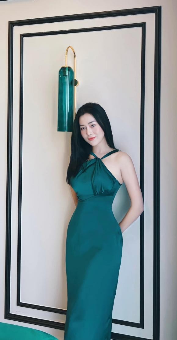 Phương Oanh hiện diện xinh đẹp với sắc vóc 'cực phẩm'. Ảnh: FBNV Phương Oanh hiện diện xinh đẹp với sắc vóc 'cực phẩm'. Ảnh: FBNV