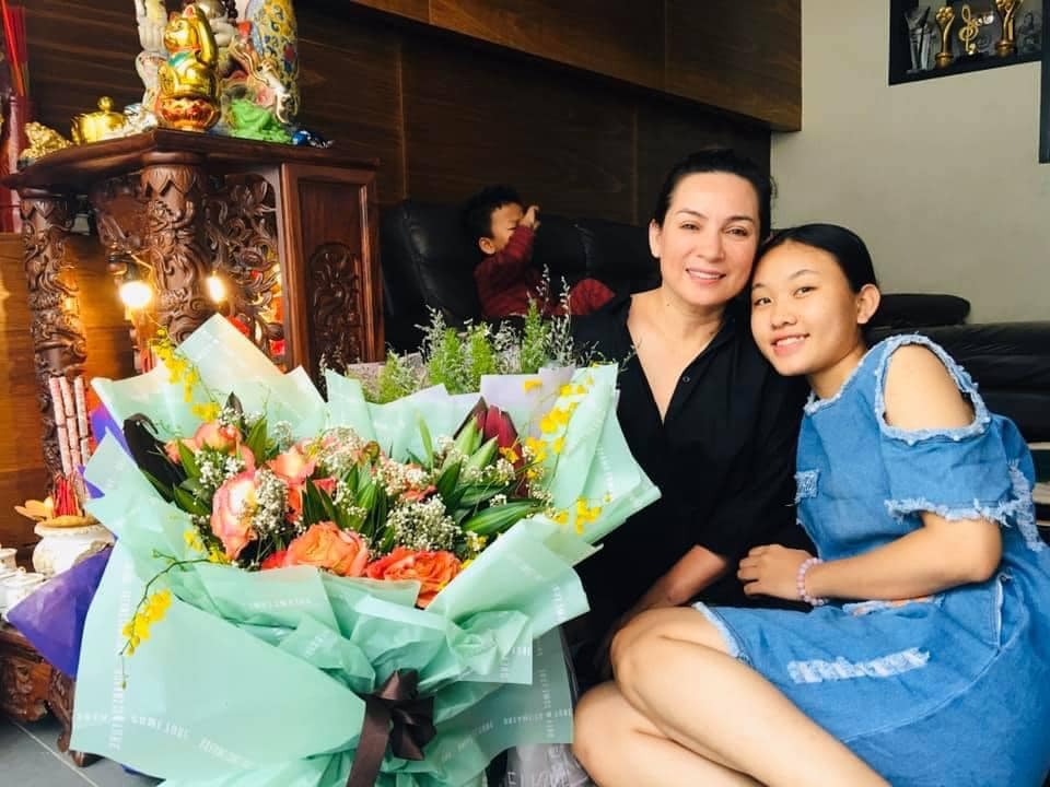 Sao Việt 9/3: Con Phi Nhung khiến khán giả khóc ròng khi nhắc về cố ca sĩ, Hòa Minzy tiếp tục gặp biến cố lớn - ảnh 1