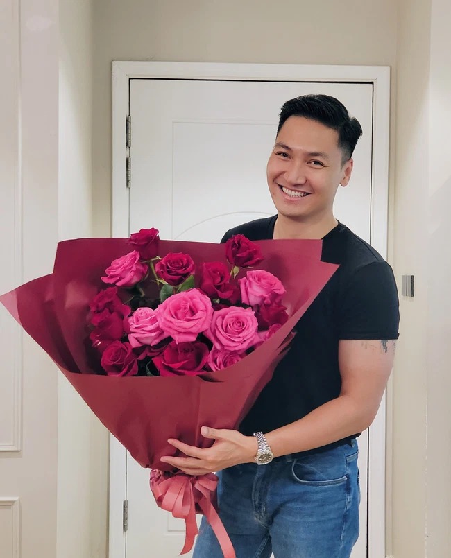 Mạnh Trường điển trai gửi lời chúc trong ngày 8/3. Ảnh: Internet Mạnh Trường điển trai gửi lời chúc trong ngày 8/3. Ảnh: Internet