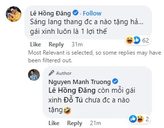 Màn tương tác hài hước của hai nam diễn viên. Ảnh: FBNV Màn tương tác hài hước của hai nam diễn viên. Ảnh: FBNV