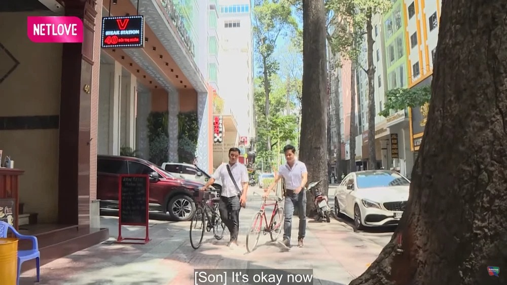 MC Quyền Linh và Ngọc Sơn nhớ về những kỷ niệm năm xưa. Ảnh: Chụp màn hình