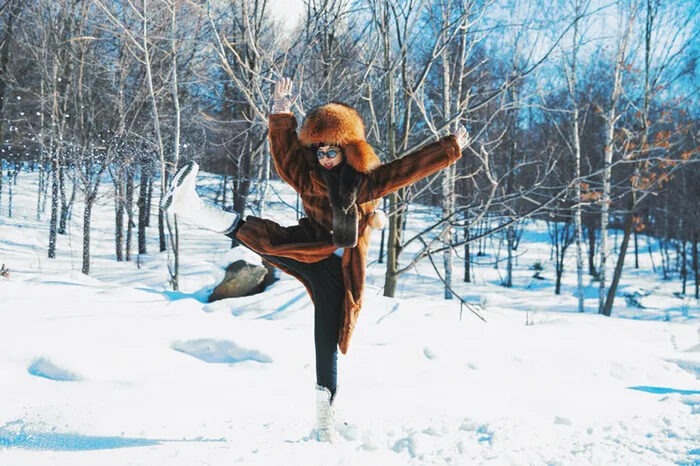 Triệu Lệ Dĩnh vui tươi ở hậu trường phim mới. Ảnh: Internet