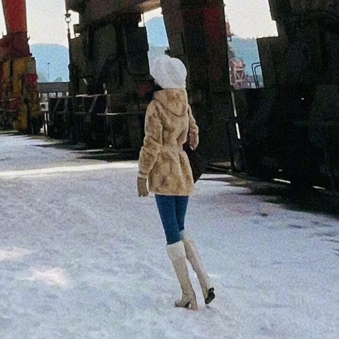 Hình ảnh Triệu Lệ Dĩnh với đôi chân gầy guộc gây xôn xao. Ảnh: Internet