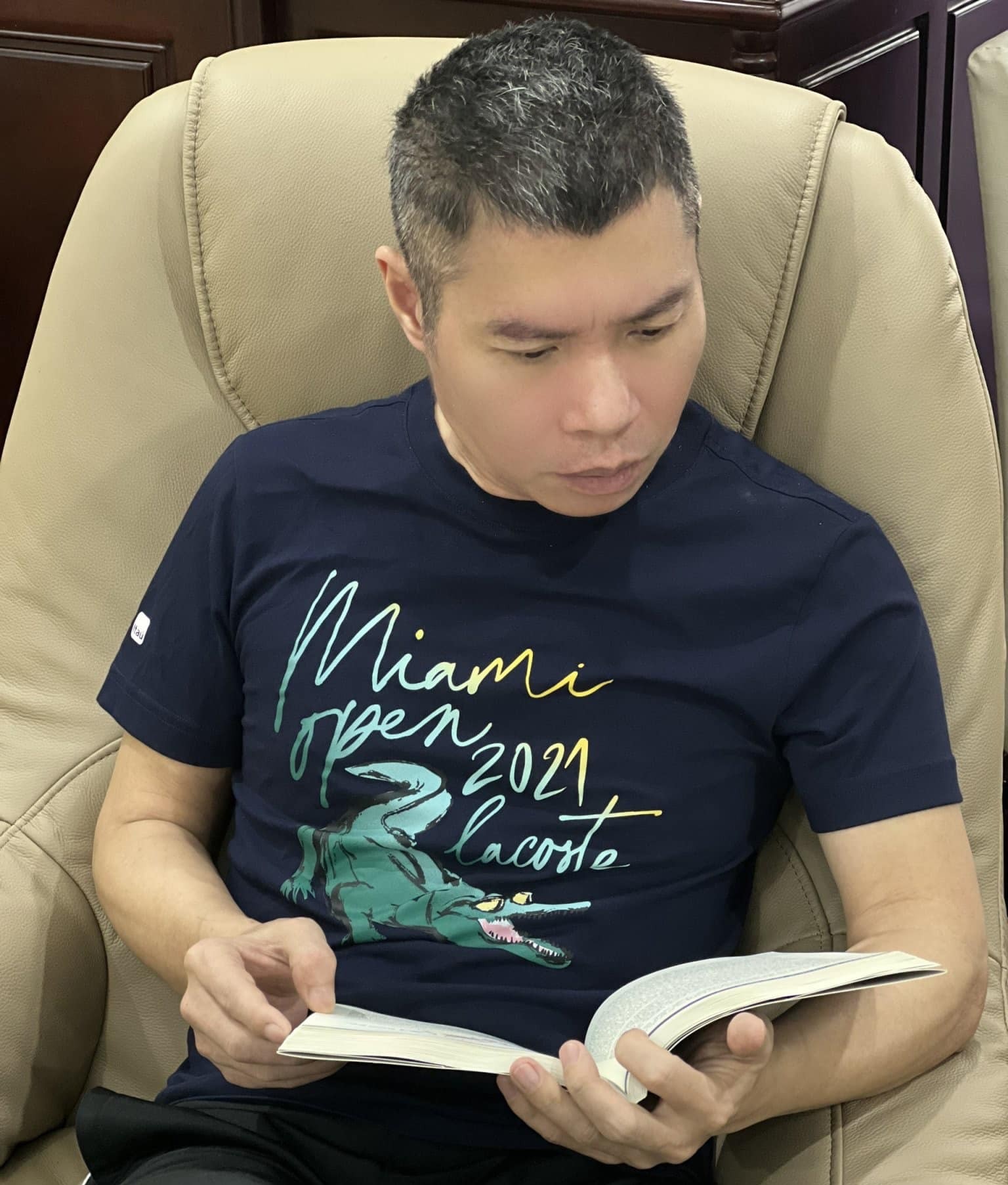 Công Lý hiện diện với ngoại hình rạng ngời, tươi tắn. Ảnh: FBNV