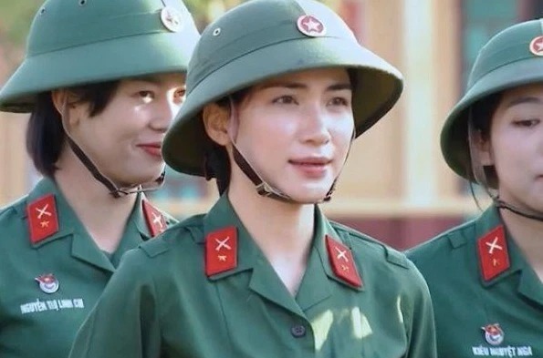 Hòa Minzy trong 'Sao nhập ngũ'. Ảnh: Internet Hòa Minzy trong 'Sao nhập ngũ'. Ảnh: Internet